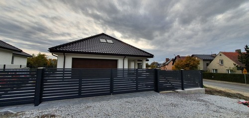 Kupno ogrodzenia z usługą montażu - dlaczego warto skorzystać z kompleksowego zakupu?